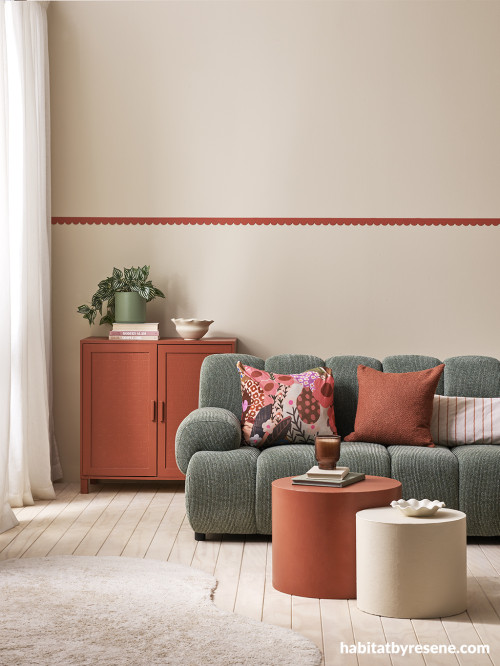 green and red lounge