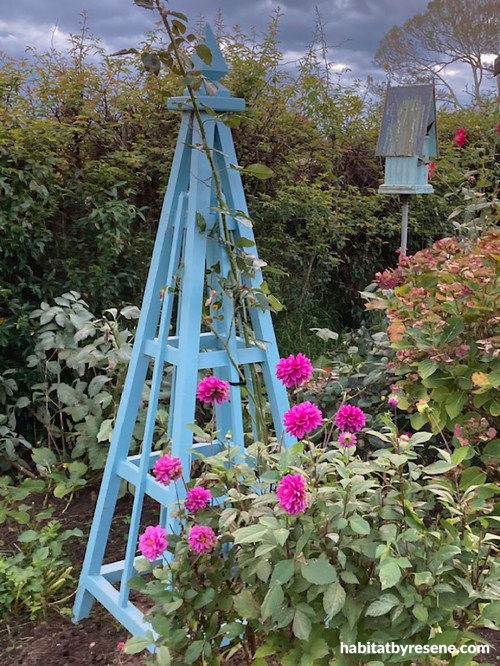 Garden obelisk painted in Resene Gothic