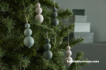 green, decorating with green, green rooms, green living rooms, christmas, christmas decorations, dec